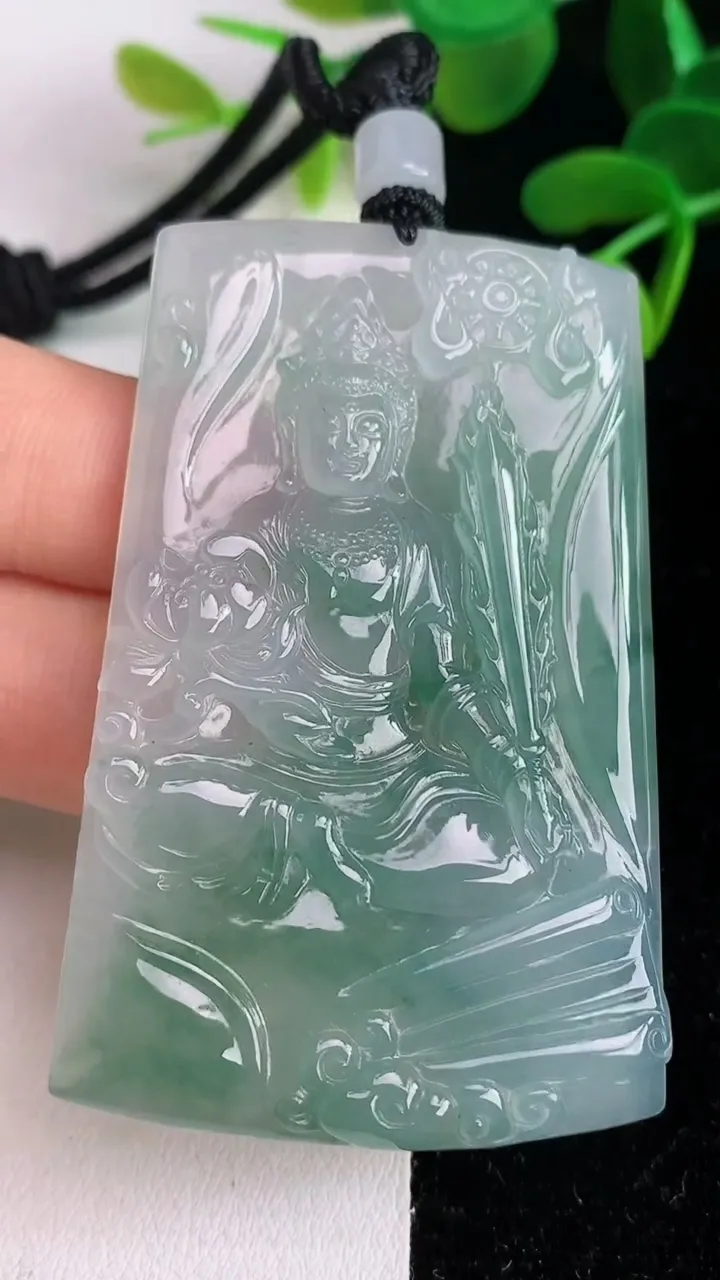天然A货翡翠飘花虚空藏观音菩萨吊坠，尺寸59.6-38.4-5，重量:32.82g
6月5日