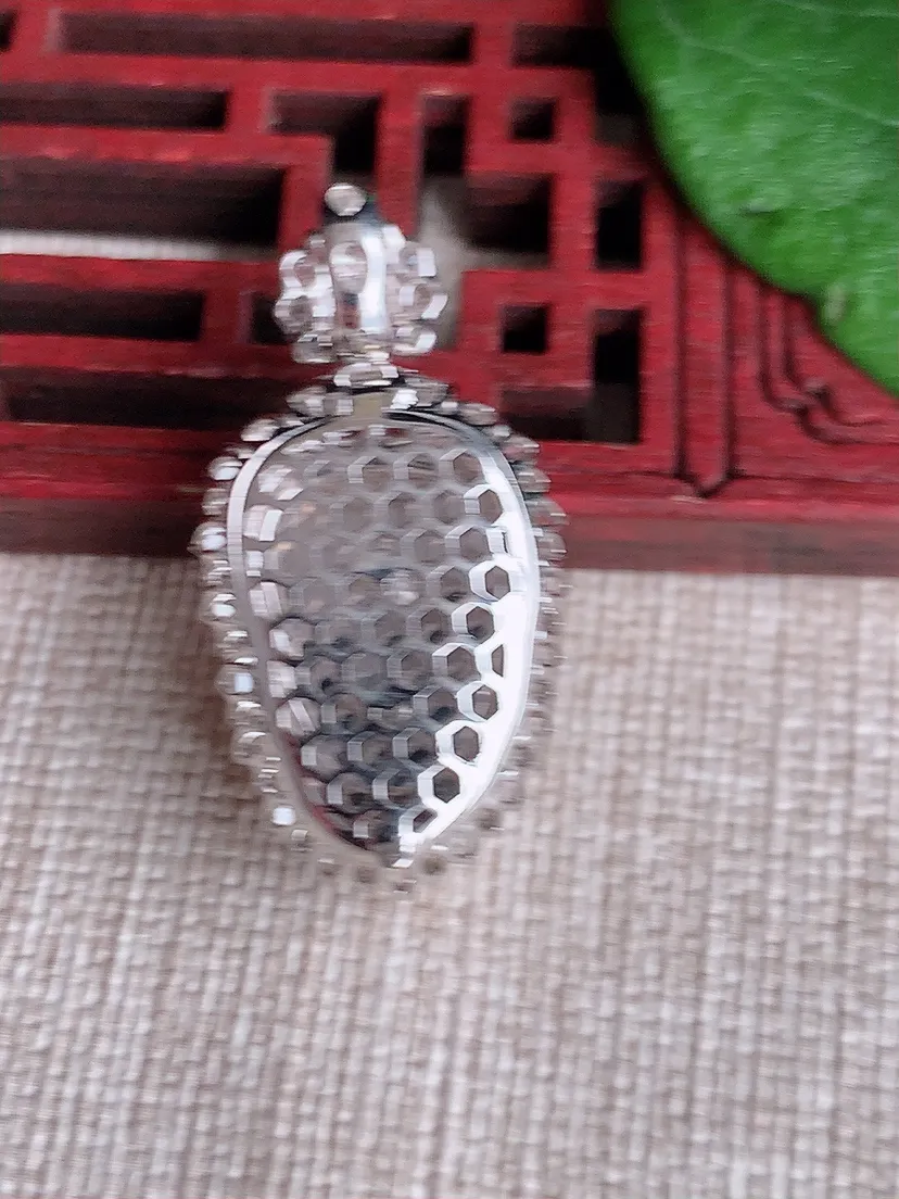 天然A货翡翠18K金伴红翡叶子金枝玉叶吊坠尺寸31×15.8×10裸石17.6×11.3m量6.00g 0604