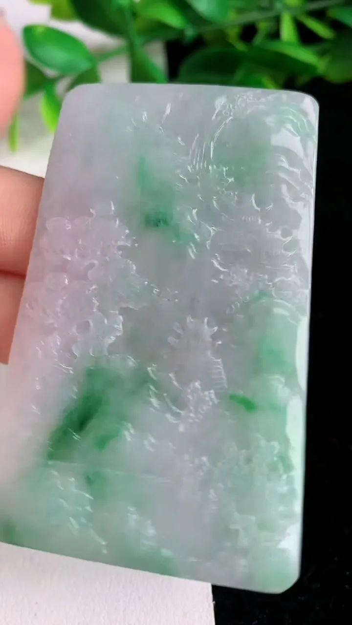 天然A货翡翠山水牌吊坠，尺寸68.5-43.2-4.8，重量:40.19g
6月6日
