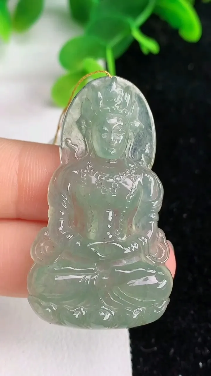 天然A货翡翠观音菩萨吊坠，尺寸45.7-26.2-4.8，重量:9.67g
6月6日