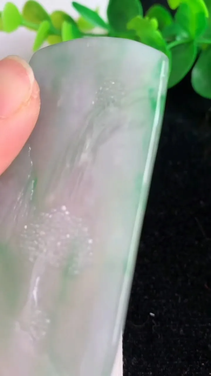 天然A货翡翠山水牌吊坠，尺寸68.6-46.5-6，重量:41.39g
6月6日