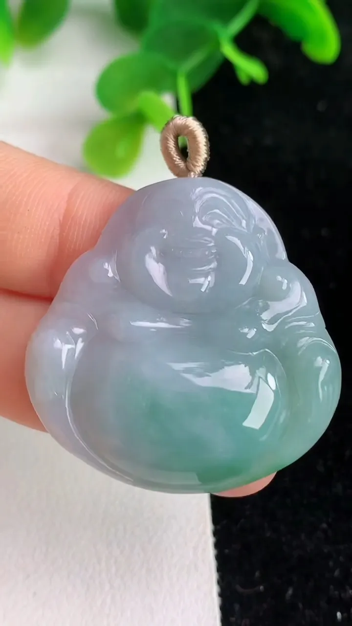 天然A货翡翠飘花佛公吊坠，尺寸33.3-33-4.5，重量:10.00g
6月6日
