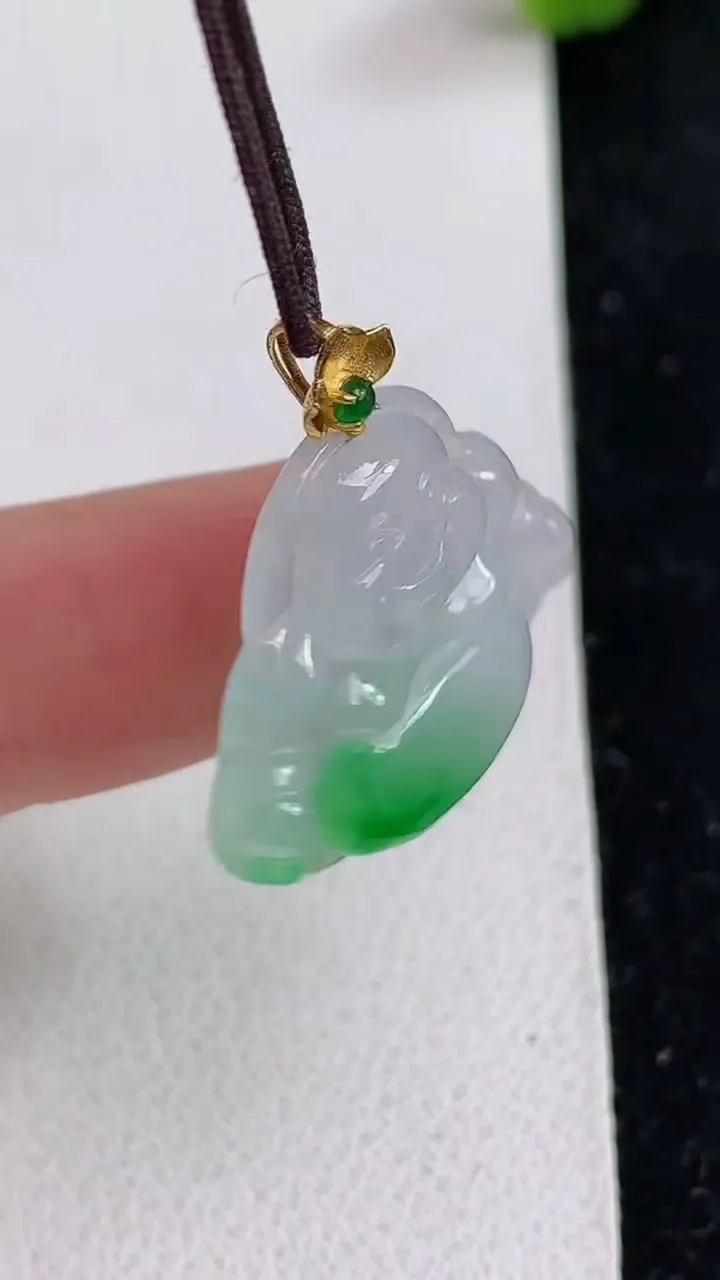 天然A货翡翠佛公吊坠，尺寸19.8-23-4.5，重量:3.40g
6月6日