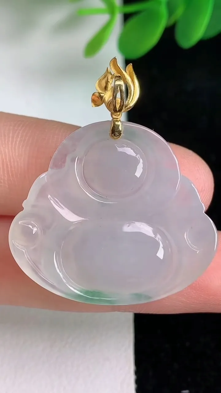 天然A货翡翠18k金飘花佛公吊坠，尺寸27-29.6-5.5，重量:7.48g
6月6日