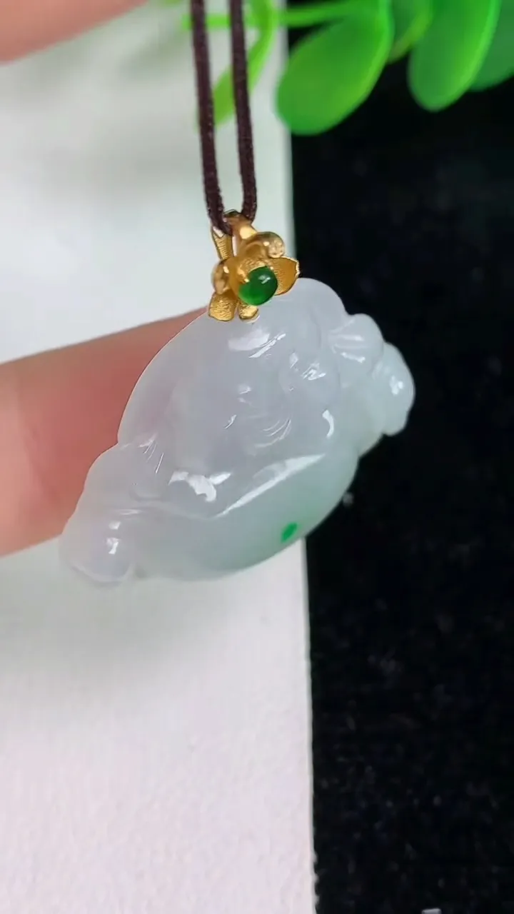 天然A货翡翠佛公吊坠，尺寸27-29.7-5.6，重量:6.89g
6月6日