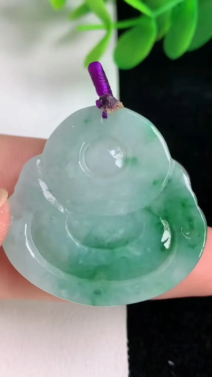 天然A货翡翠飘花佛公吊坠，尺寸34.7-25-7.4，重量:16.27g
6月6日