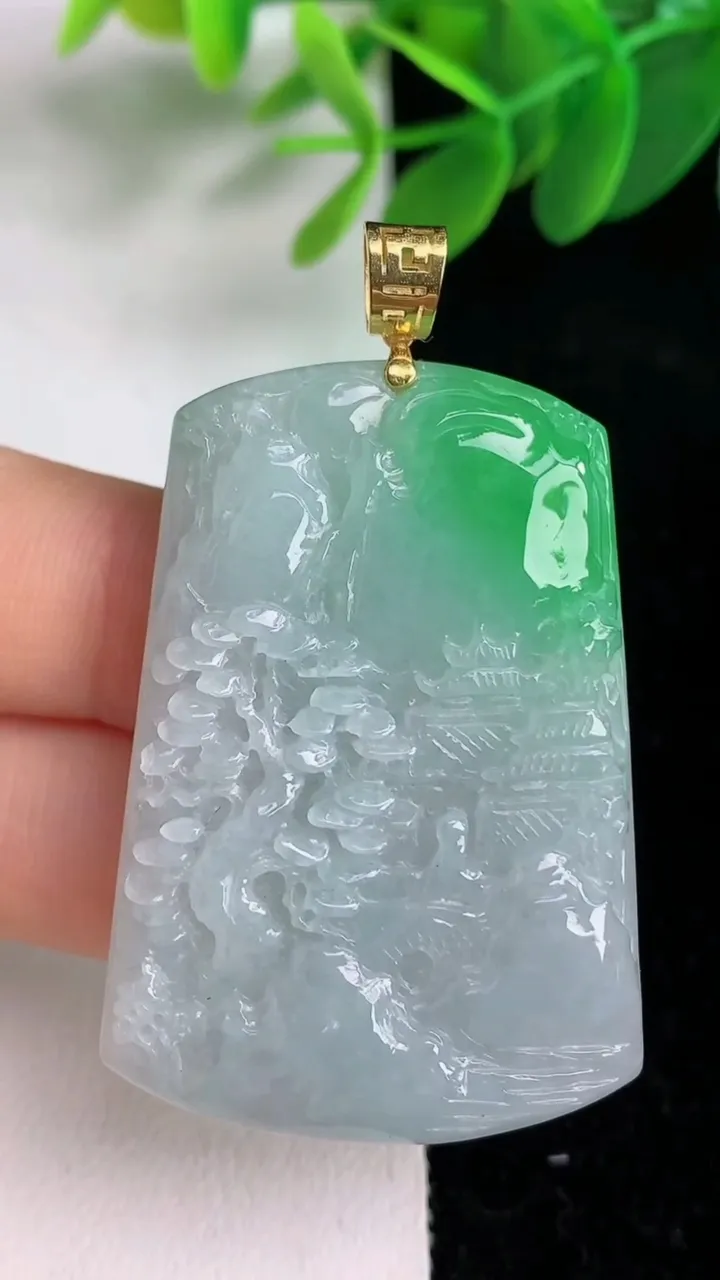 天然A货翡翠山水牌吊坠，尺寸44.4-31.3-6，重量:20.69g
6月6日