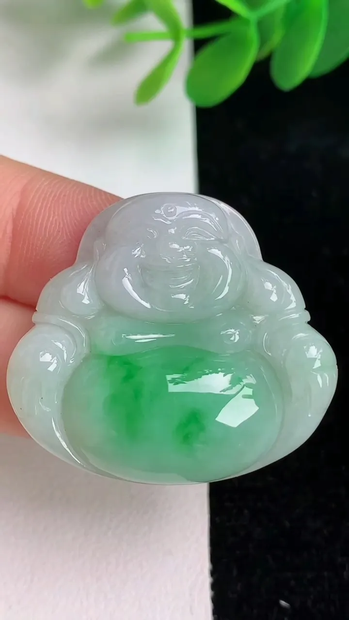天然A货翡翠佛公吊坠，尺寸32-34.8-11，重量:23.95g
6月6日