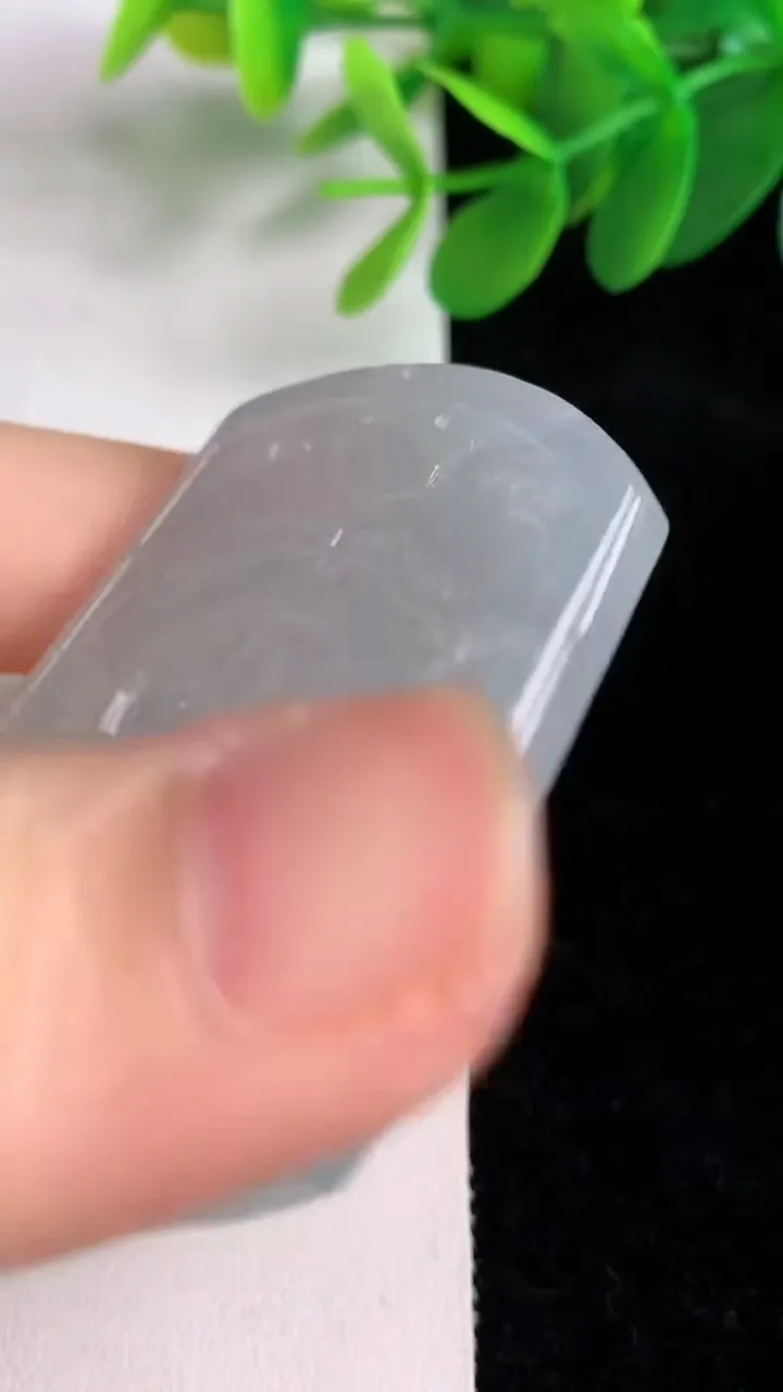 天然A货翡翠龙牌吊坠，尺寸52-38.4-4.4，重量:24.20g
6月6日