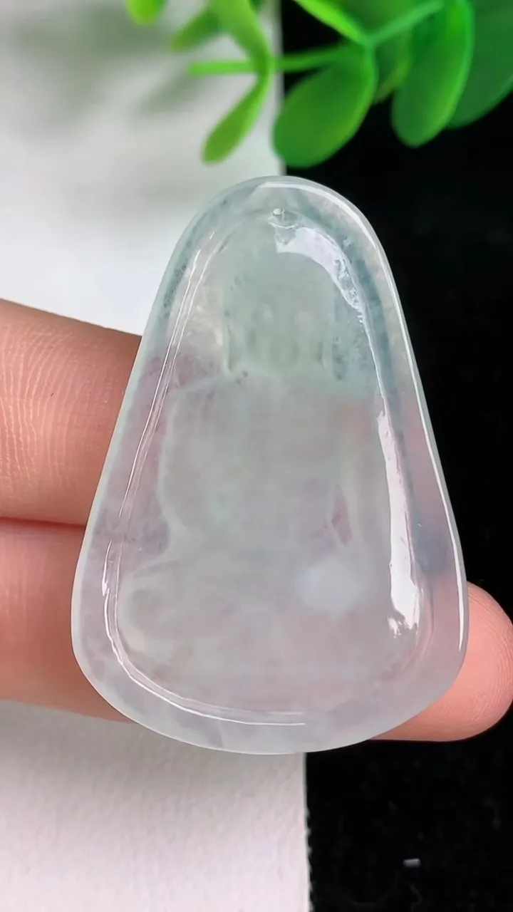 天然A货翡翠大日如来吊坠，尺寸41.5-28.8-4，重量:8.16g
6月6日