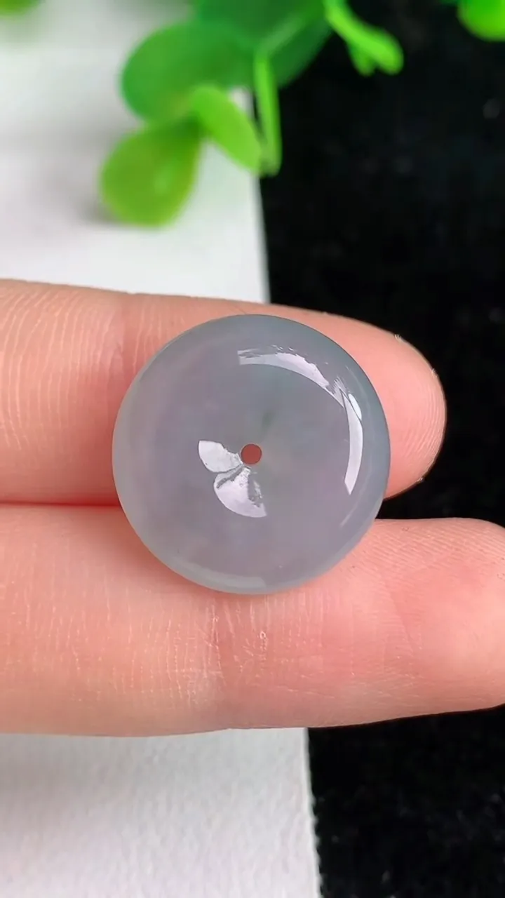 天然A货翡翠飘花平安扣吊坠，尺寸17.7-6，重量:4.02g
6月6日
