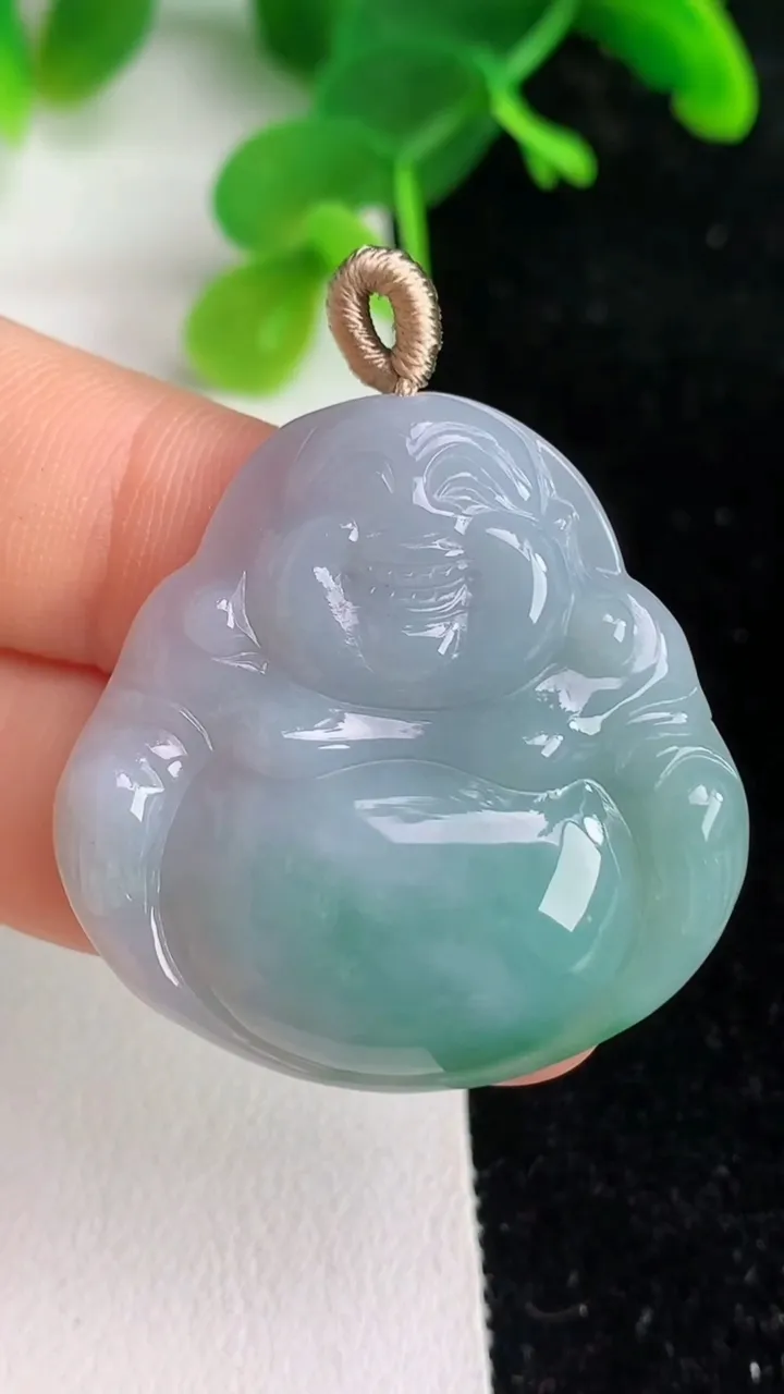 天然A货翡翠飘花佛公吊坠，尺寸33.3-33-4.5，重量:10.00g
6月6日