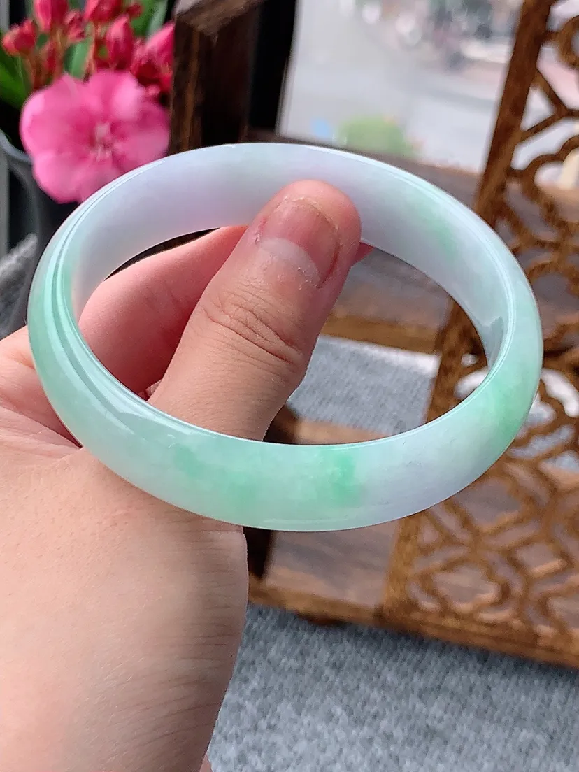 天然A货翡翠春彩紫罗兰飘绿宽边贵妃手镯59-60大圈口尺寸59.5×53×15×6.2m量52.74g 0604
