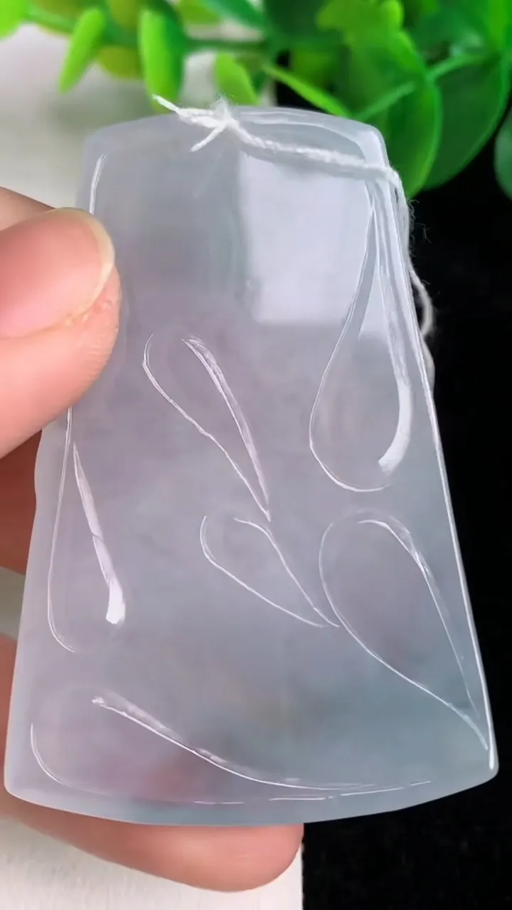 天然A货翡翠飘花大势至观音菩萨吊坠，尺寸57.8-37.8-5.7，重量:26.78g
6月6日