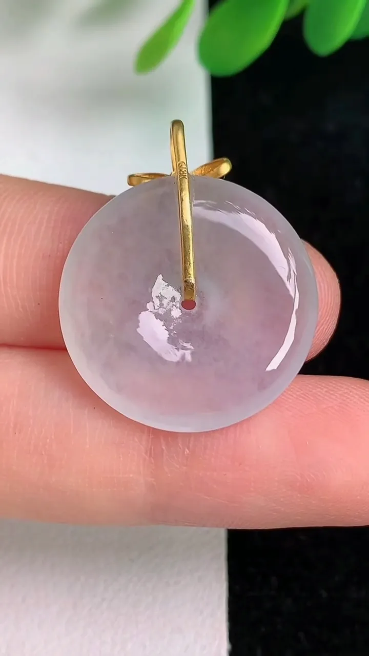 天然A货翡翠k金飘花平安扣吊坠，尺寸22-4，重量:4.32g
6月6日