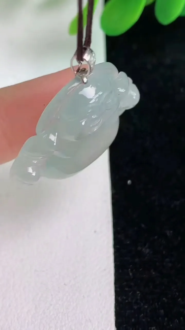 天然A货翡翠佛公吊坠，尺寸25.2-39.3-6，重量:6.67g
6月6日