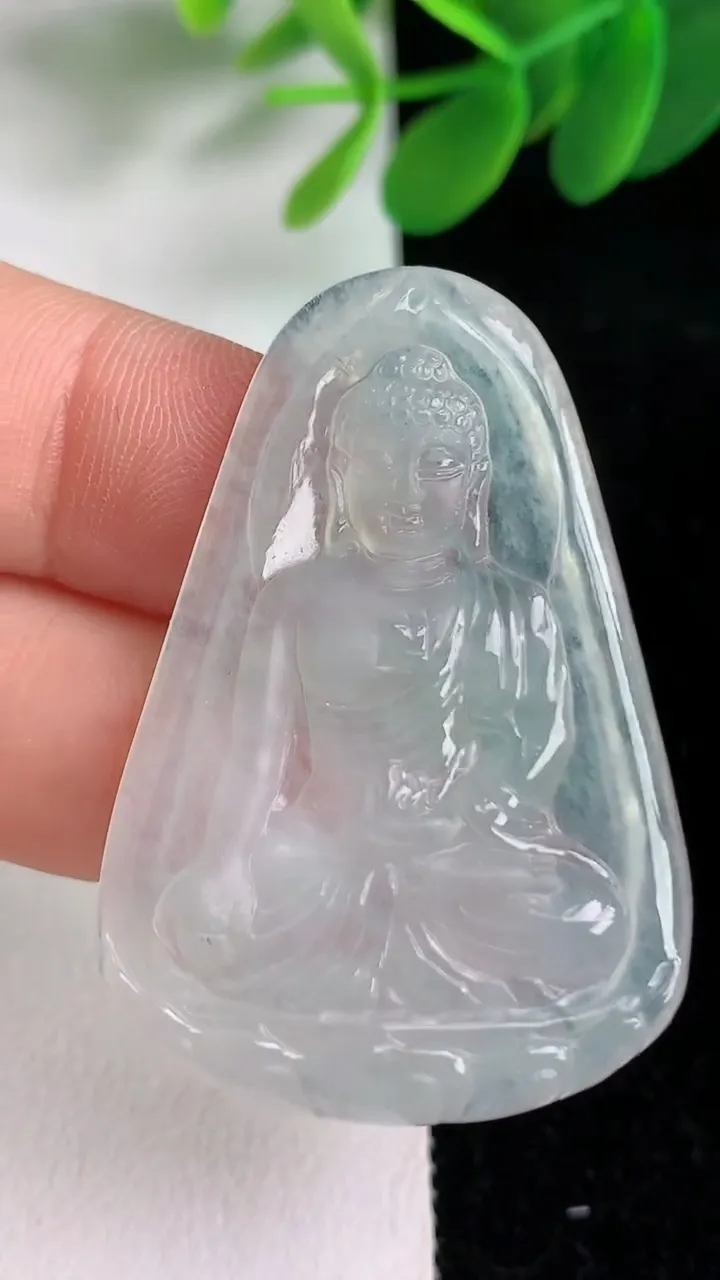天然A货翡翠大日如来吊坠，尺寸41.5-28.8-4，重量:8.16g
6月6日