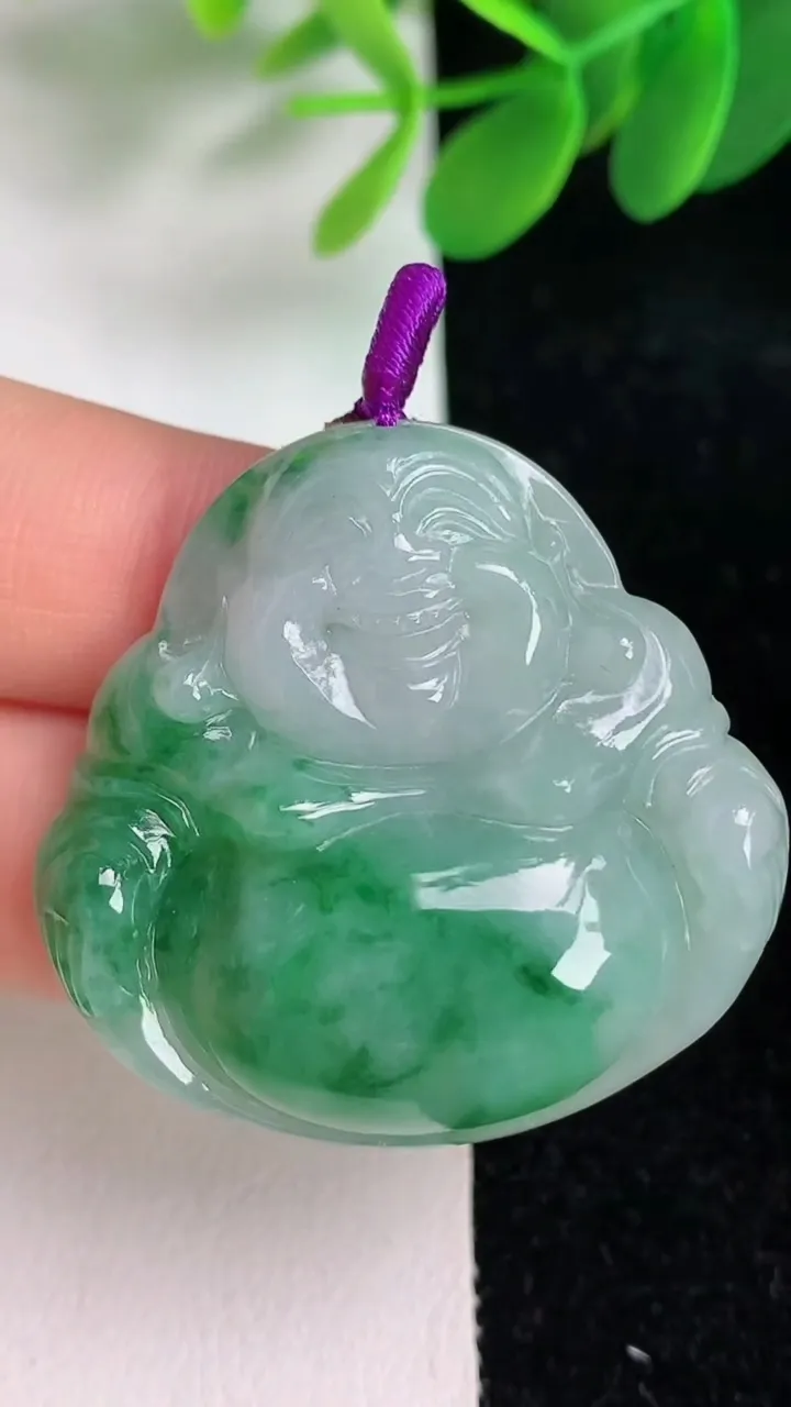天然A货翡翠飘花佛公吊坠，尺寸34.7-25-7.4，重量:16.27g
6月6日