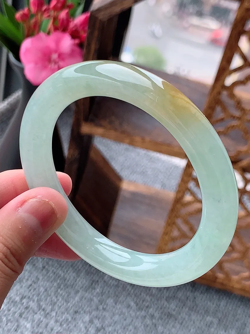 天然A货翡翠飘黄翡圆条手镯54-55圈口尺寸54.7×9.7mm 重量54.37g 0604