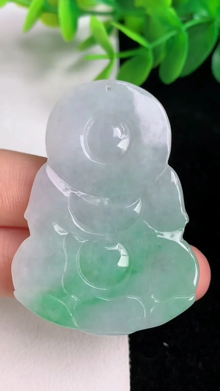 天然A货翡翠观音菩萨吊坠，尺寸50.6-36-5.6，重量:17.71g
6月6日