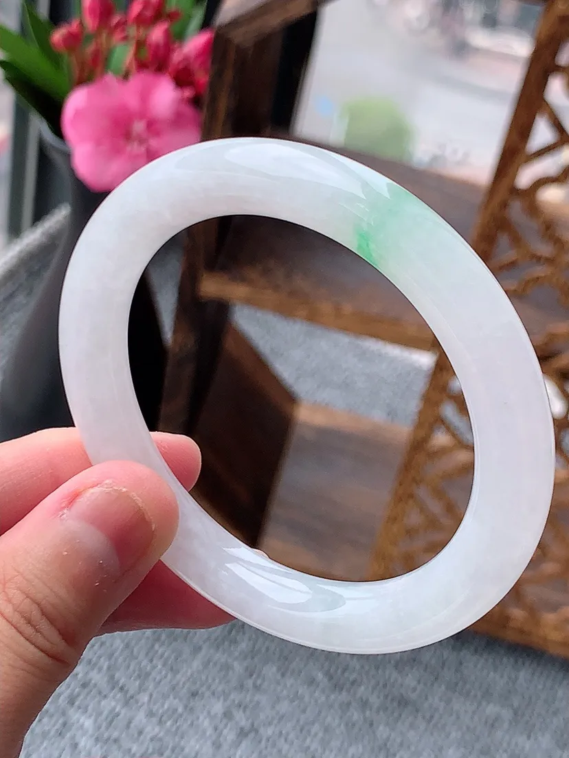 天然A货翡翠飘绿圆条手镯53-54圈口尺寸53.6×8.7mm 重量44.66g 0604