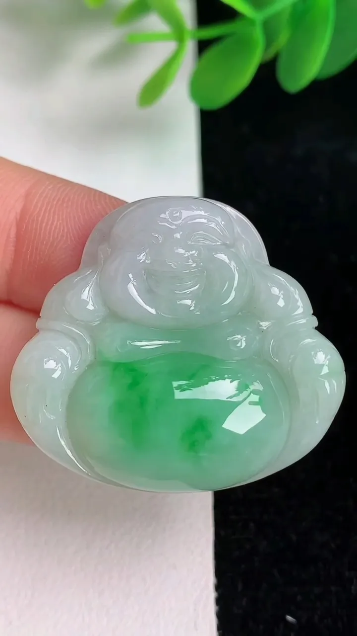 天然A货翡翠佛公吊坠，尺寸32-34.8-11，重量:23.95g
6月6日