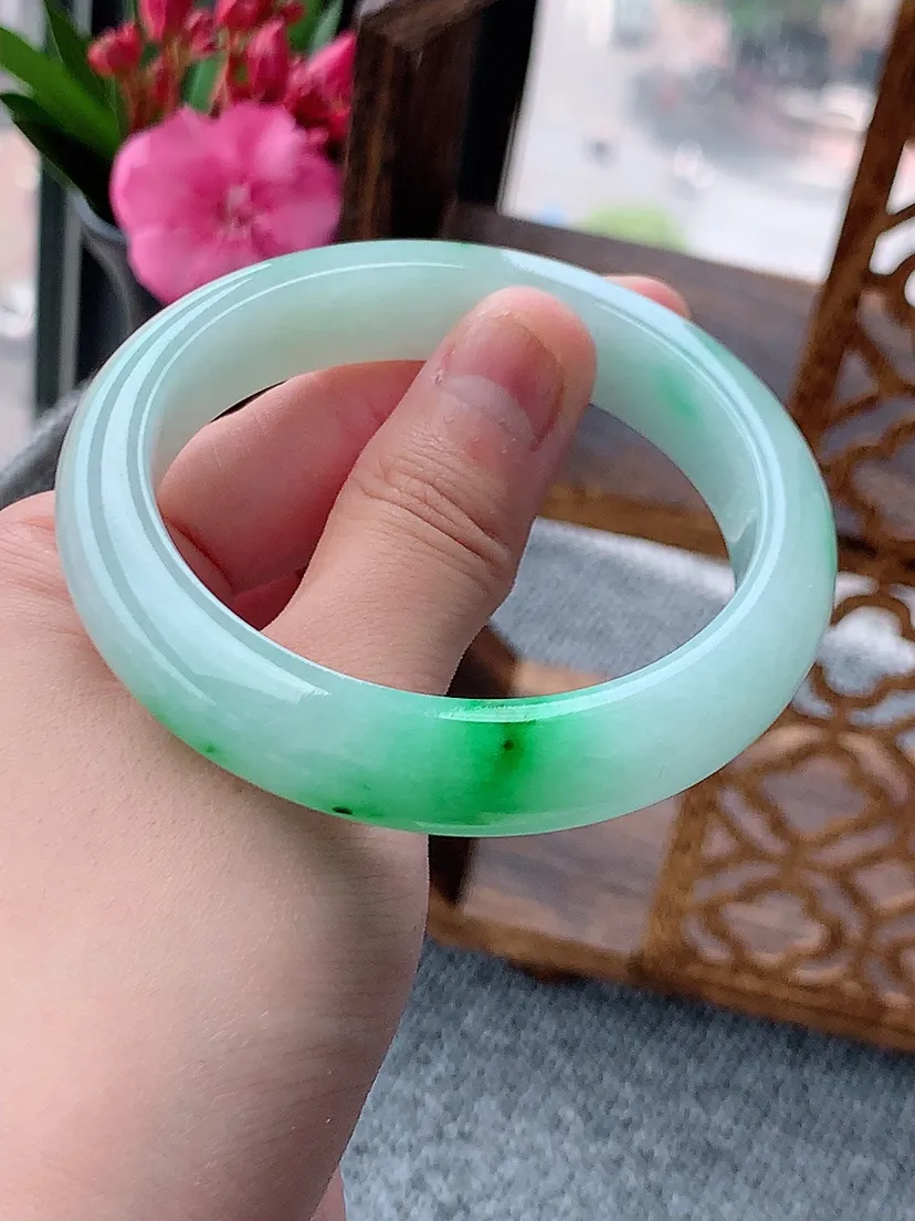 天然A货翡翠飘阳绿正装正圈手镯55-56圈口尺寸55.3×12×8.2mm 重量60.32g 0604