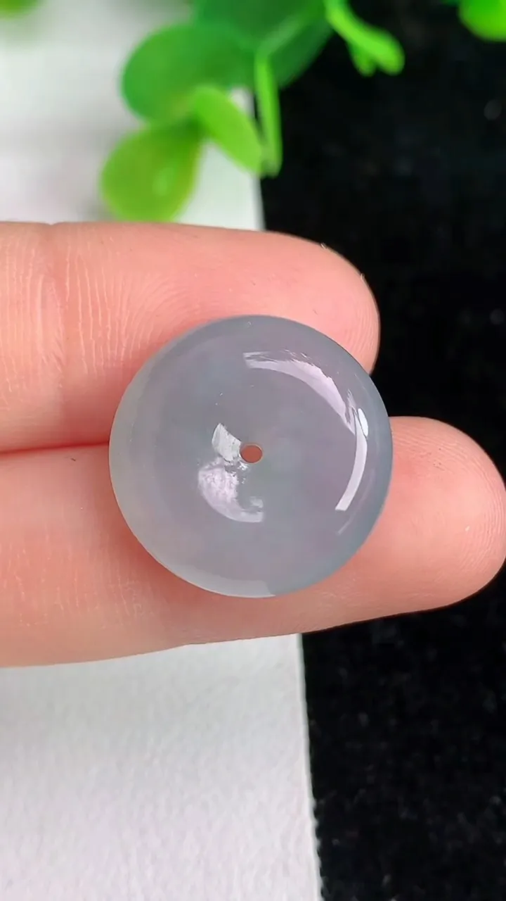 天然A货翡翠飘花平安扣吊坠，尺寸17.7-6，重量:4.02g
6月6日