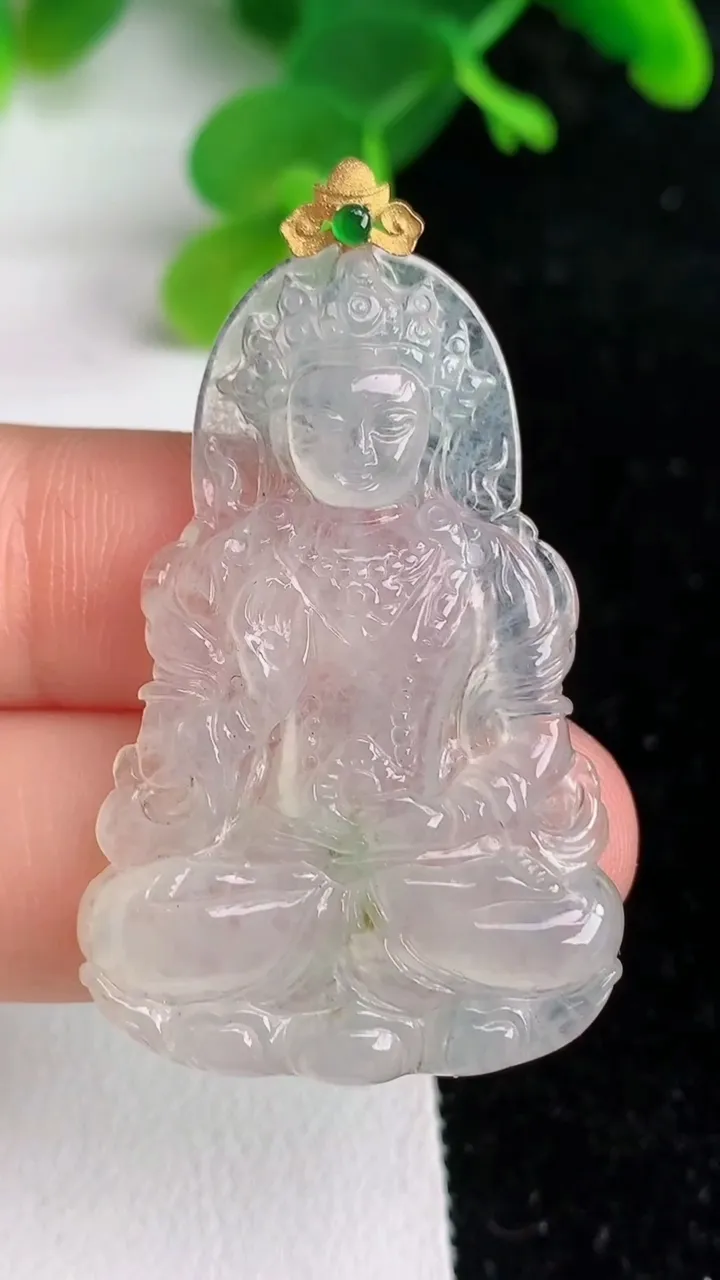 天然A货翡翠k金白冰观音菩萨吊坠，尺寸43-26.4-4，重量:7.44g
6月6日