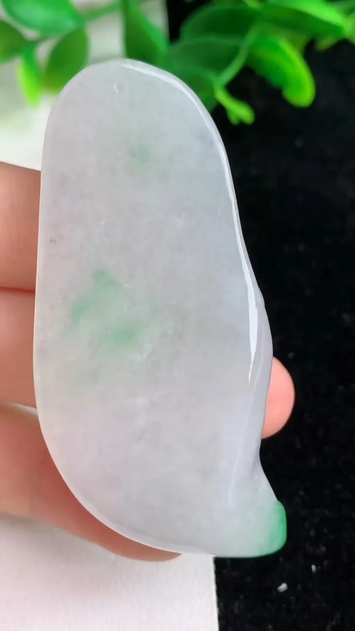 天然A货翡翠逍遥佛吊坠，尺寸66.8-29.3-12，重量:40.00g
6月6日