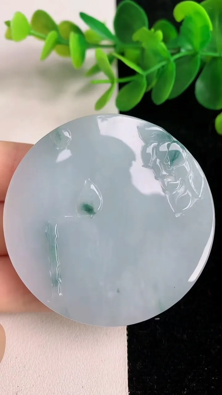天然A货翡翠飘花大势至观音菩萨吊坠，尺寸54.2-11.8，重量:73.52g
6月6日