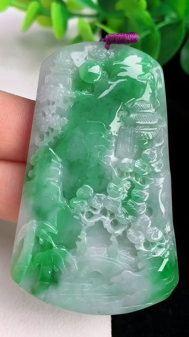 天然A货翡翠山水牌吊坠，尺寸60.8-38.2-5，重量:24.88g
6月6日