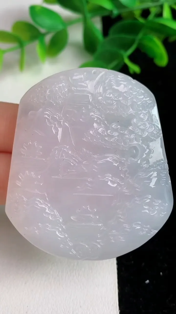 天然A货翡翠山水牌吊坠，尺寸55.2-48.4-6.2，重量:34.67g
6月6日
