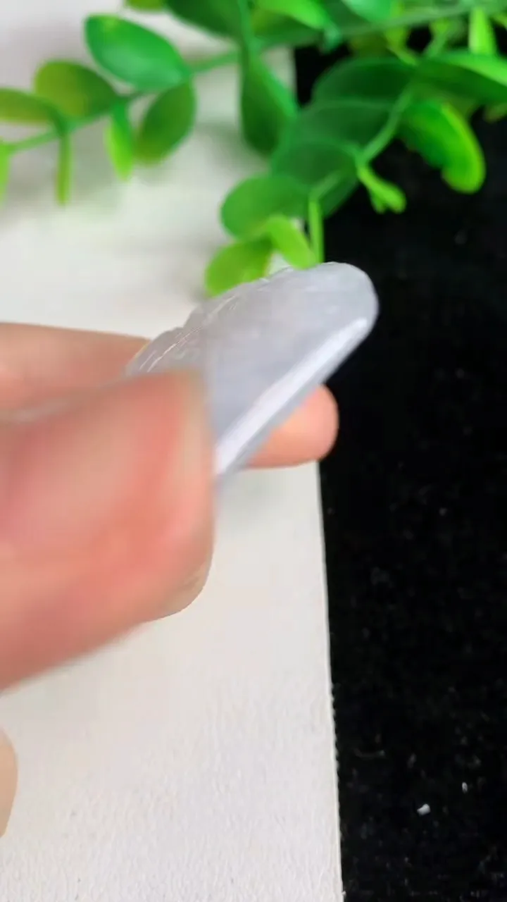 天然A货翡翠山水牌吊坠，尺寸55.2-48.4-6.2，重量:34.67g
6月6日