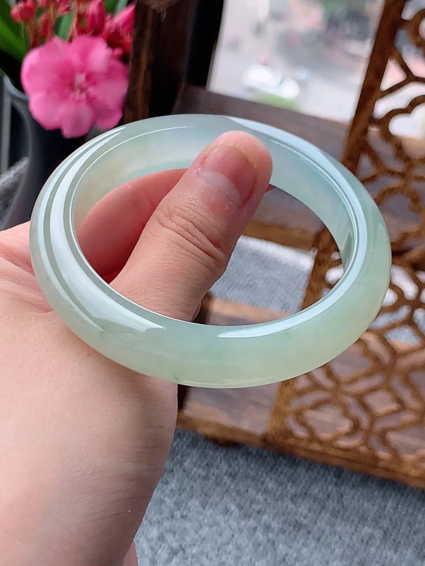 天然A货翡翠飘黄翡飘花正装正圈手镯54-55圈口尺寸54.6×11.6×8.5mm 重量57.81g 0604