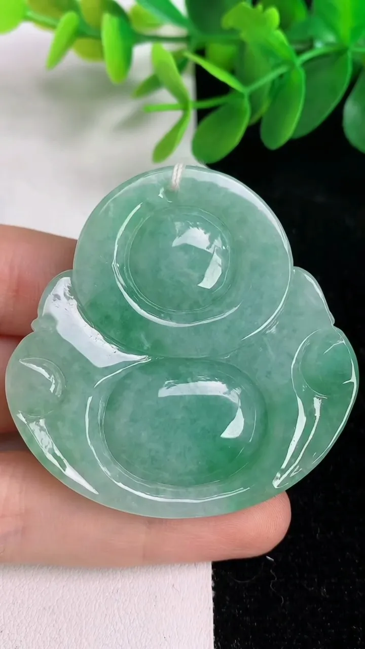 天然A货翡翠佛公吊坠，尺寸39.4-39.6-11.8，重量:45.14g
6月6日