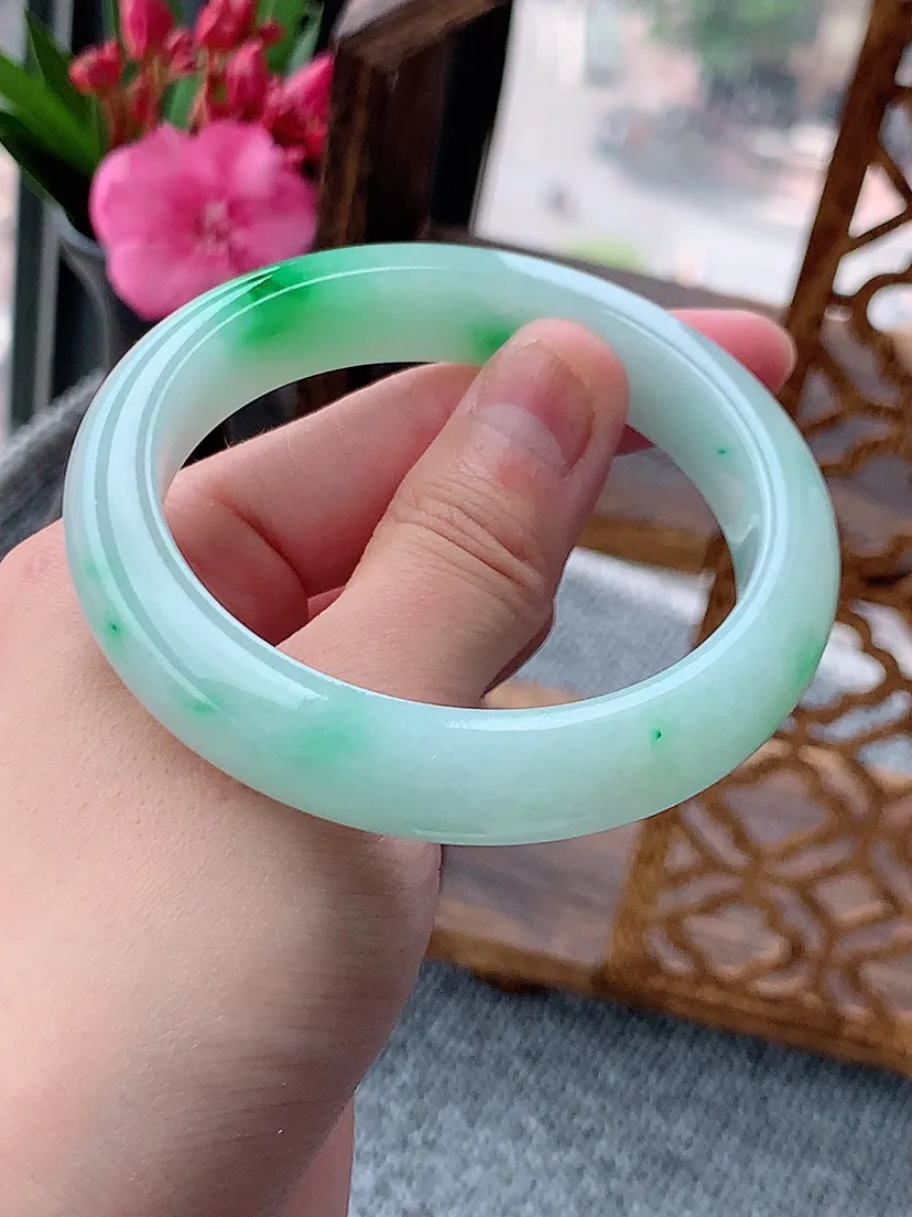 天然A货翡翠飘阳绿正装正圈手镯55-56圈口尺寸55.3×12×8.2mm 重量60.32g 0604