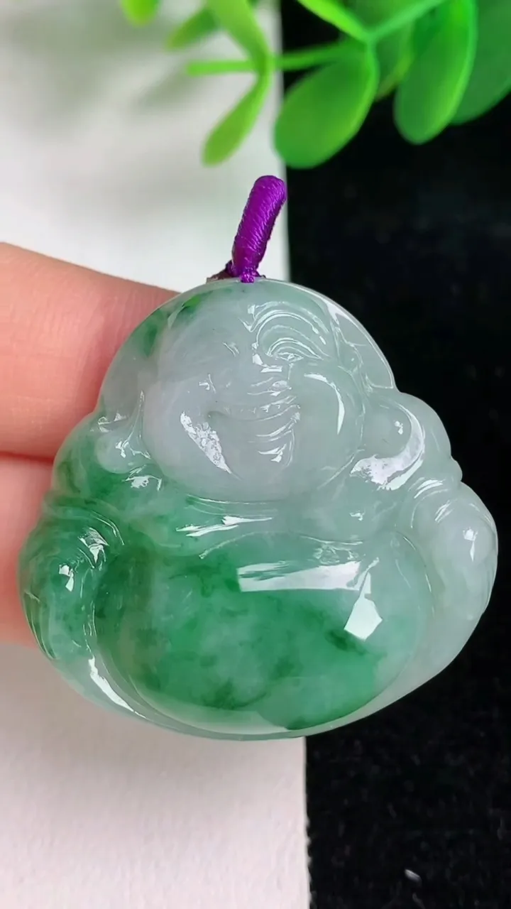 天然A货翡翠飘花佛公吊坠，尺寸34.7-25-7.4，重量:16.27g
6月6日