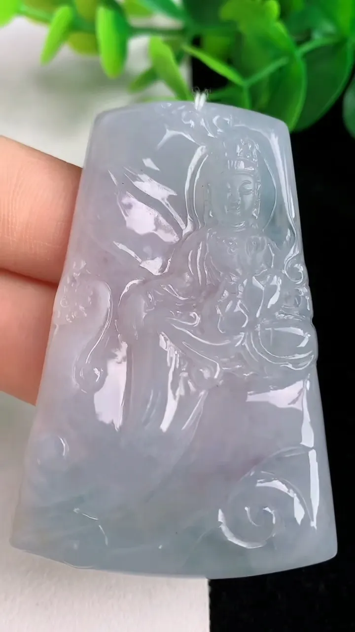 天然A货翡翠飘花大势至观音菩萨吊坠，尺寸57.8-37.8-5.7，重量:26.78g
6月6日