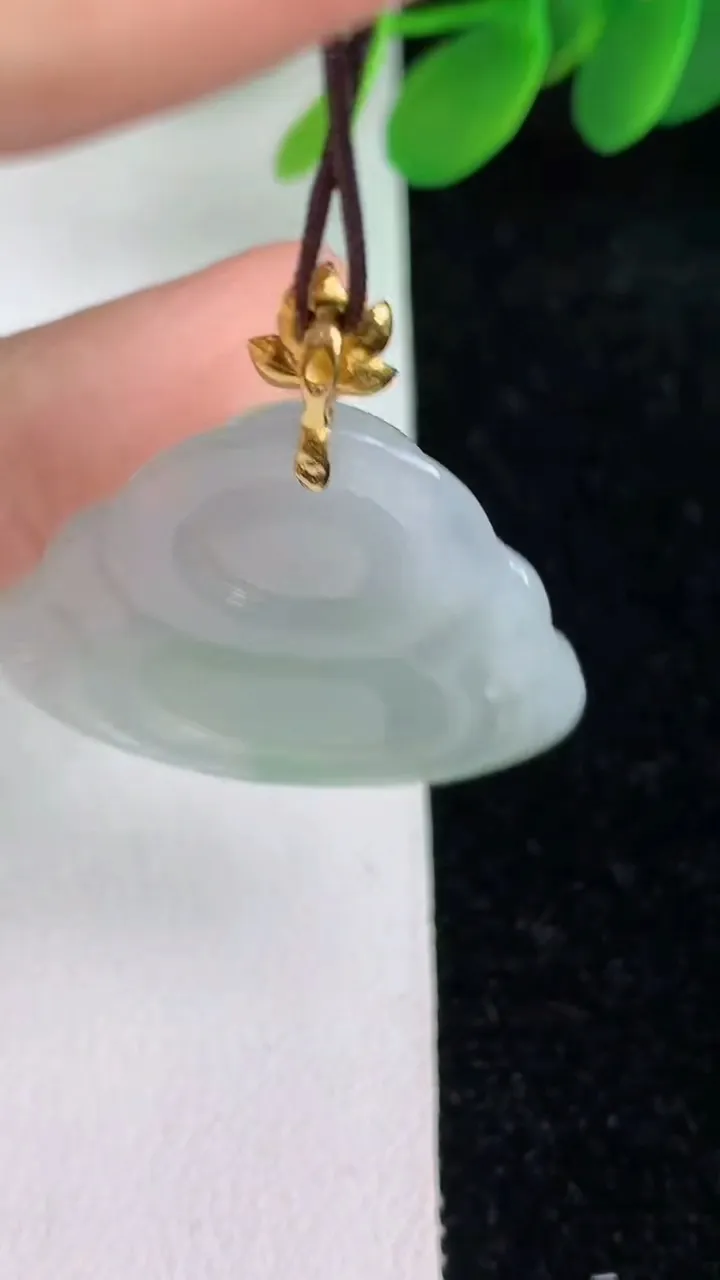 天然A货翡翠佛公吊坠，尺寸27-29.7-5.6，重量:6.89g
6月6日