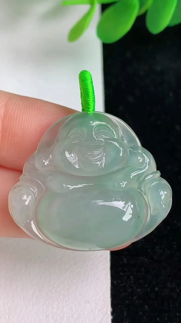 天然A货翡翠飘花佛公吊坠，尺寸27-31.5-5.6，重量:7.35g
6月6日