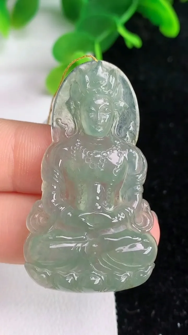 天然A货翡翠观音菩萨吊坠，尺寸45.7-26.2-4.8，重量:9.67g
6月6日