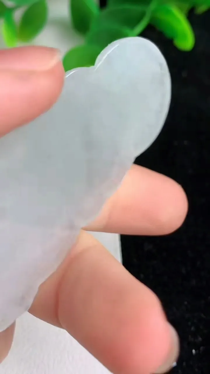 天然A货翡翠观音菩萨吊坠，尺寸64.2-31.5-7，重量:26.74g
6月6日