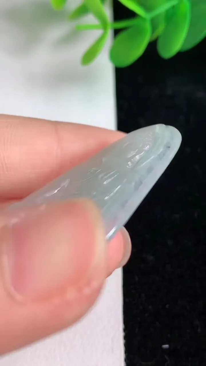 天然A货翡翠大日如来吊坠，尺寸41.5-28.8-4，重量:8.16g
6月6日