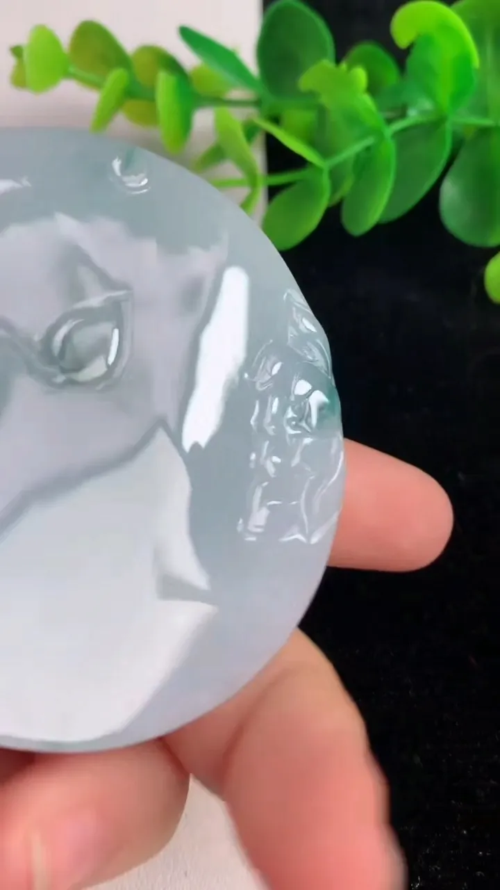 天然A货翡翠飘花大势至观音菩萨吊坠，尺寸54.2-11.8，重量:73.52g
6月6日