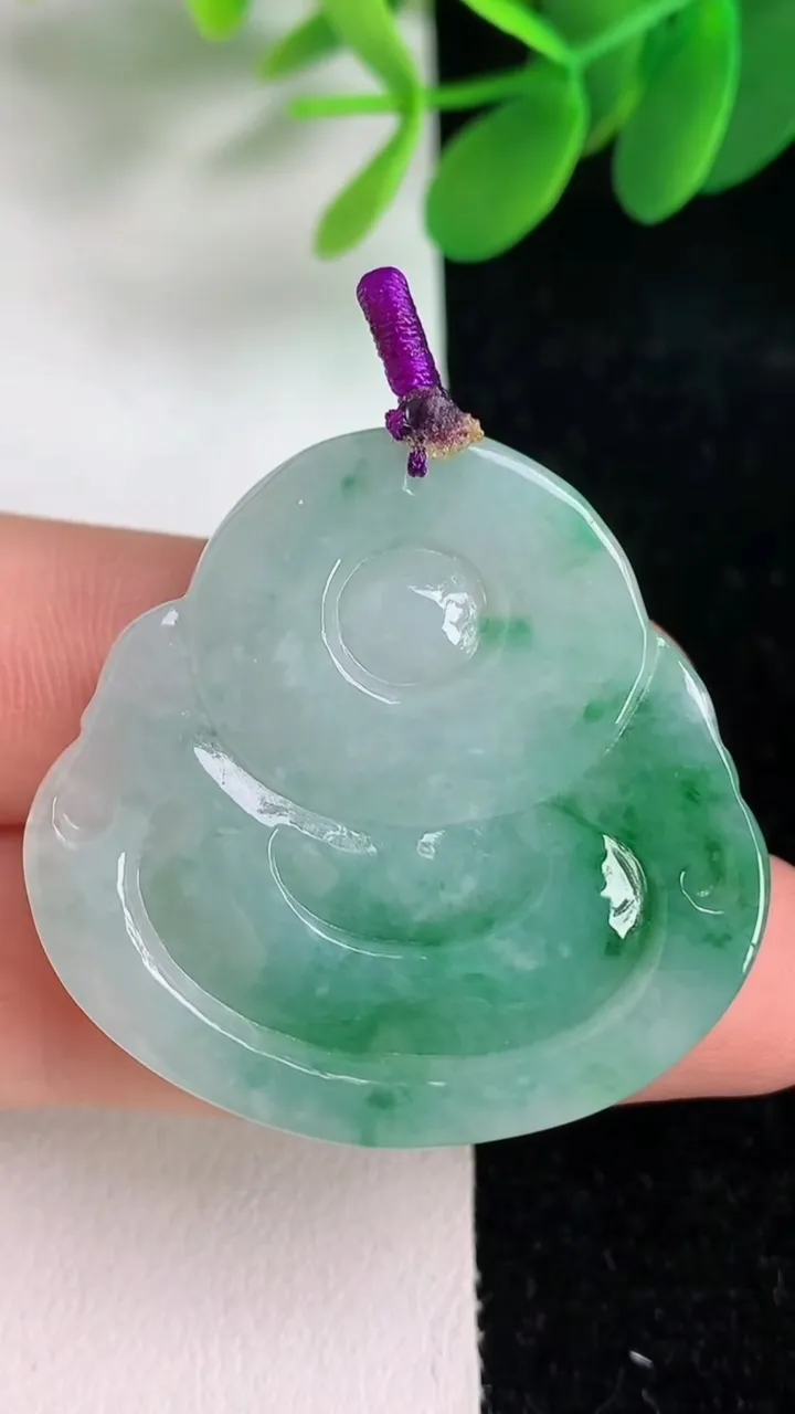 天然A货翡翠飘花佛公吊坠，尺寸34.7-25-7.4，重量:16.27g
6月6日