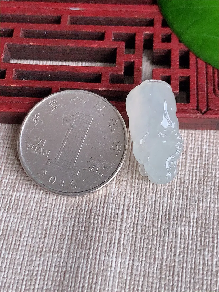 天然A货翡翠白月光生肖牛吊坠尺寸23.5×11×8.6m量4.77g 0606