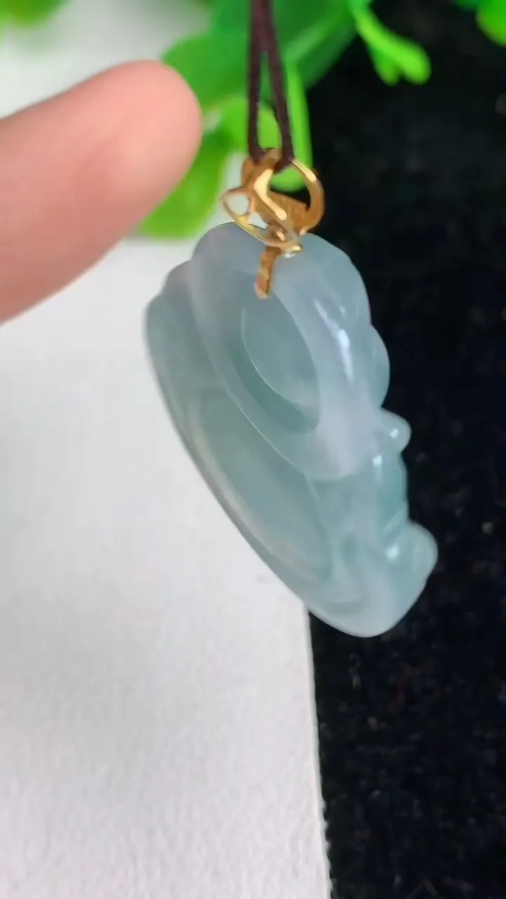 天然A货翡翠k金飘花佛公吊坠，尺寸20-28.8-6.3，重量:7.48g
6月7日