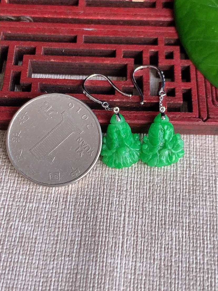 天然A货翡翠18K金镶嵌满绿白菜耳坠 尺寸13.5×11×5.3mm 重量2.38g 0606