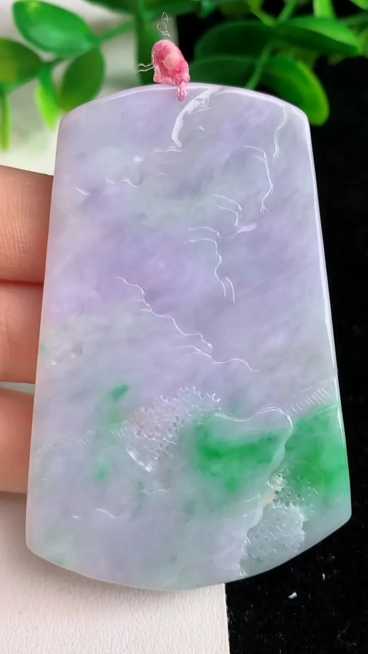 天然A货翡翠春带彩紫罗兰山水牌吊坠，尺寸69.8-46.7-5.6，重量:38.40g
6月7日